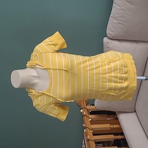 American Eagle Outfitters Hooded  Yellow Short Sleeve Tshirt